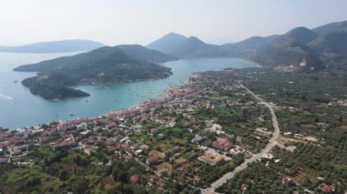 Yunanistan 'ın İyon Adaları' ndaki Lefkada Adası 'ndaki Nidri Körfezi' nin inanılmaz panoramik manzarası