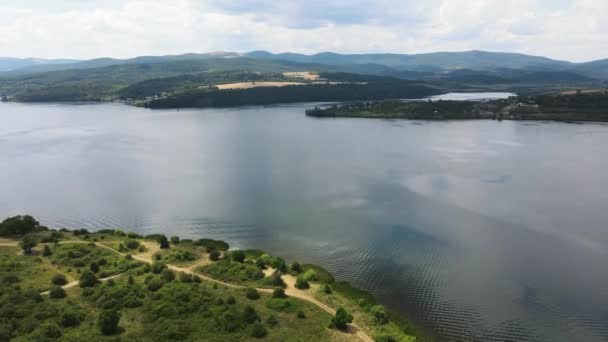 Flygfoto Över Pchelina Reservoir Pernikregionen Bulgarien — Stockvideo
