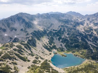 Bulgaristan 'ın Banderitsa Nehri yakınlarındaki Pirin Dağı' nın şaşırtıcı hava manzarası