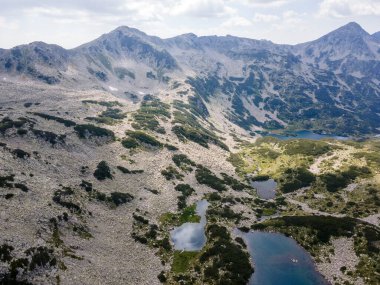 Bulgaristan 'ın Banderitsa Nehri yakınlarındaki Pirin Dağı' nın şaşırtıcı hava manzarası