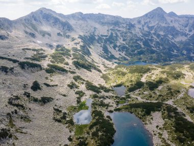 Bulgaristan 'ın Banderitsa Nehri yakınlarındaki Pirin Dağı' nın şaşırtıcı hava manzarası