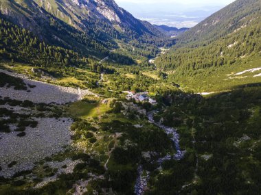 Bulgaristan 'ın Banderitsa Nehri yakınlarındaki Pirin Dağı' nın şaşırtıcı hava manzarası