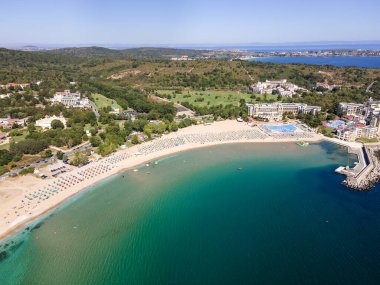 Bulgaristan 'ın Burgaz Bölgesi' nin Dyuni tatil beldesi yakınlarındaki Arkutino bölgesinin hava manzarası