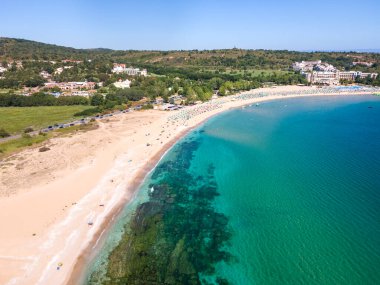 Bulgaristan 'ın Burgaz Bölgesi' nin Dyuni tatil beldesi yakınlarındaki Arkutino bölgesinin hava manzarası