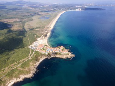 Bulgaristan 'ın Burgaz Bölgesi' nin Dyuni tatil beldesi yakınlarındaki Arkutino bölgesinin hava manzarası