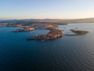 Bulgaristan 'ın Burgaz Bölgesi' nin eski Sozopol kentinin hava gün batımı manzarası