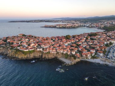 Bulgaristan 'ın Burgaz Bölgesi' nin eski Sozopol kentinin hava gün batımı manzarası