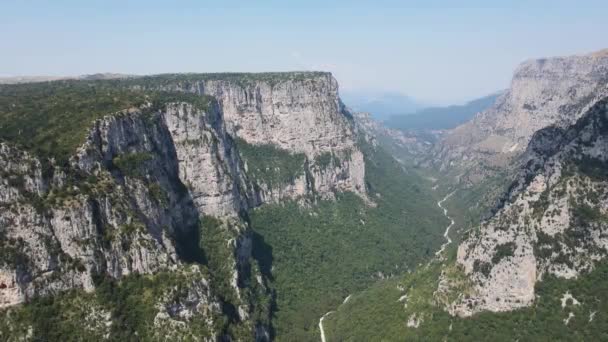Vista Aérea Surpreendente Desfiladeiro Vikos Das Montanhas Pindus Zagori Epirus — Vídeo de Stock