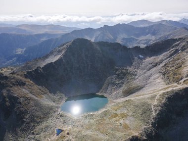 Bulgaristan 'ın Musala zirvesi yakınlarındaki Rila Dağı' nın şaşırtıcı hava manzarası