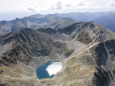 Bulgaristan 'ın Musala zirvesi yakınlarındaki Rila Dağı' nın şaşırtıcı hava manzarası
