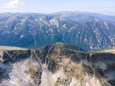 Bulgaristan 'ın Musala zirvesi yakınlarındaki Rila Dağı' nın şaşırtıcı hava manzarası