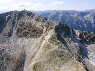 Bulgaristan 'ın Musala zirvesi yakınlarındaki Rila Dağı' nın şaşırtıcı hava manzarası
