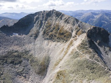 Bulgaristan 'ın Musala zirvesi yakınlarındaki Rila Dağı' nın şaşırtıcı hava manzarası