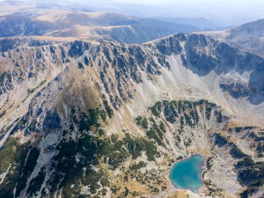 Bulgaristan 'ın Musala zirvesi yakınlarındaki Rila Dağı' nın şaşırtıcı hava manzarası