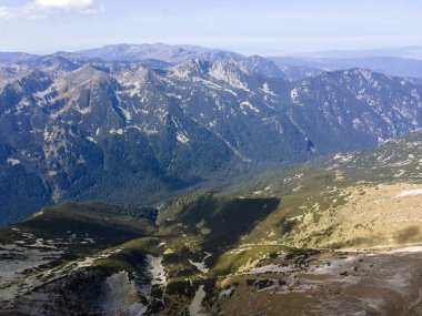 Bulgaristan 'ın Musala zirvesi yakınlarındaki Rila Dağı' nın şaşırtıcı hava manzarası