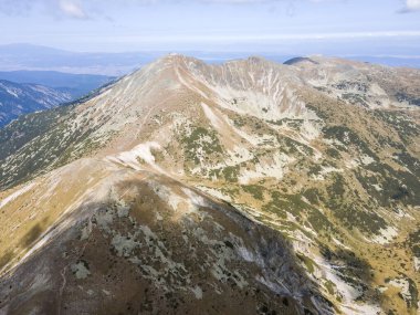 Bulgaristan 'ın Musala zirvesi yakınlarındaki Rila Dağı' nın şaşırtıcı hava manzarası