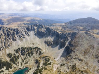 Bulgaristan 'ın Musala zirvesi yakınlarındaki Rila Dağı' nın şaşırtıcı hava manzarası