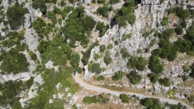 Vikos Vadisi ve Pindus Dağları, Zagori, Epirus, Yunanistan 'daki Vradeto Adımları' nın şaşırtıcı görüntüsü