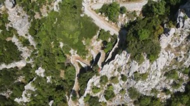 Vikos Vadisi ve Pindus Dağları, Zagori, Epirus, Yunanistan 'daki Vradeto Adımları' nın şaşırtıcı görüntüsü