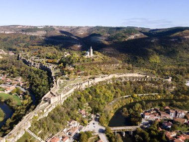 Bulgaristan 'ın Veliko Tarnovo kentinin şaşırtıcı hava manzarası