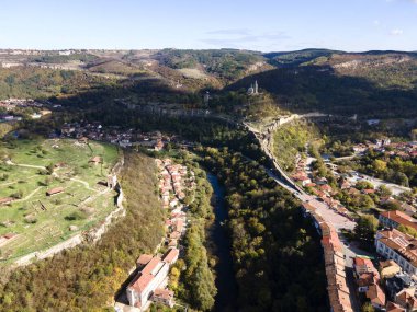 Bulgaristan 'ın Veliko Tarnovo kentinin şaşırtıcı hava manzarası