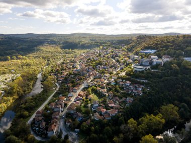 Bulgaristan 'ın Veliko Tarnovo kentinin şaşırtıcı hava manzarası