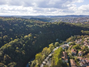 Bulgaristan 'ın Veliko Tarnovo kentinin şaşırtıcı hava manzarası