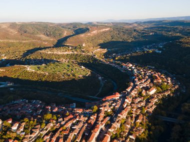 Bulgaristan 'ın Veliko Tarnovo kentinin şaşırtıcı hava manzarası