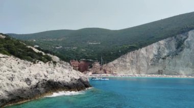 Yunanistan 'ın İyon Adaları' ndaki Lefkada kentindeki Porto Katsiki plajının büyüleyici manzarası