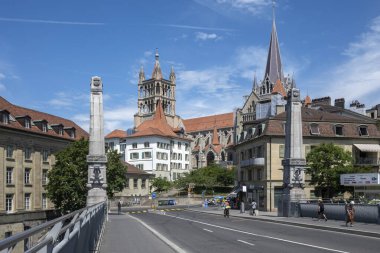 LAUSANNE, SWitzERLAND - 18 Haziran 2023: Eski şehir Lozan 'ın Panoraması, Vaud Kantonu, İsviçre
