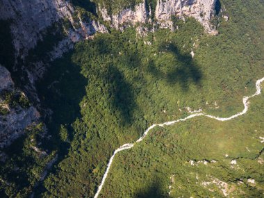 Vikos geçidi ve Pindus Dağları, Zagori, Epirus, Yunanistan 'ın inanılmaz hava manzarası