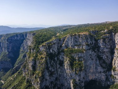 Vikos geçidi ve Pindus Dağları, Zagori, Epirus, Yunanistan 'ın inanılmaz hava manzarası