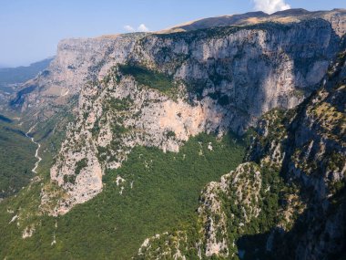 Vikos geçidi ve Pindus Dağları, Zagori, Epirus, Yunanistan 'ın inanılmaz hava manzarası