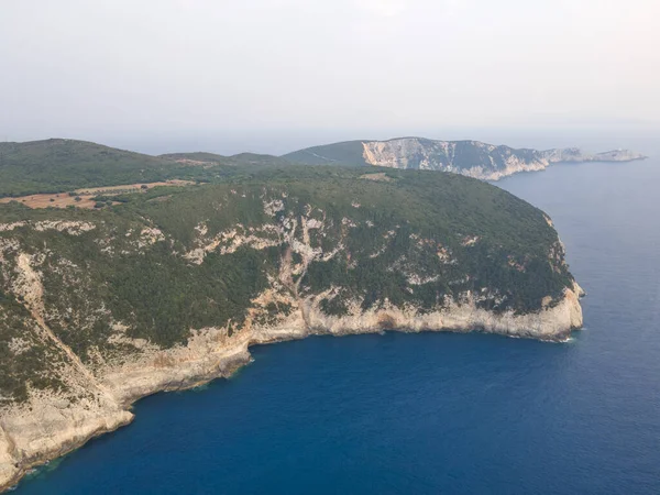 Lefkada, İyon Adaları, Yunanistan 'ın kıyı şeridinin inanılmaz panoramik manzarası