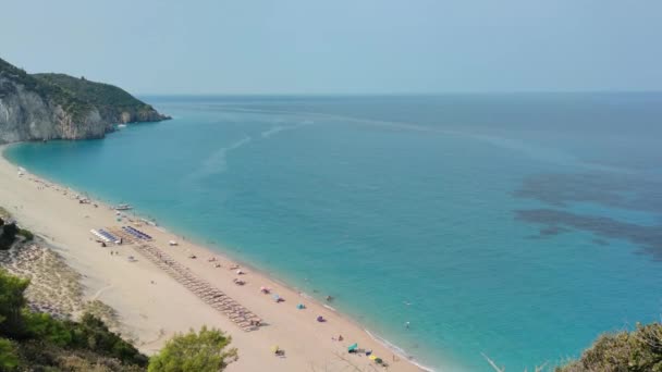イオニア諸島 ギリシャのレフタ島でミロスビーチの素晴らしいパノラマ — ストック動画