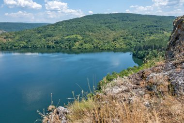 Bulgaristan 'ın Pernik Bölgesi, Pchelina Reservoir yaz manzarası