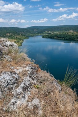 Bulgaristan 'ın Pernik Bölgesi, Pchelina Reservoir yaz manzarası