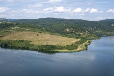 Bulgaristan 'ın Pernik Bölgesi, Pchelina Reservoir yaz manzarası