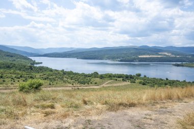 Bulgaristan 'ın Pernik Bölgesi, Pchelina Reservoir yaz manzarası