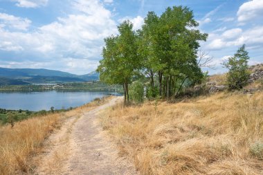 Bulgaristan 'ın Pernik Bölgesi, Pchelina Reservoir yaz manzarası