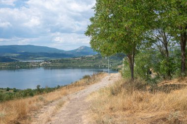 Bulgaristan 'ın Pernik Bölgesi, Pchelina Reservoir yaz manzarası