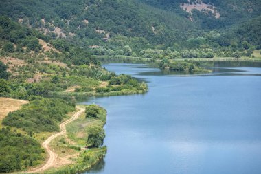Bulgaristan 'ın Pernik Bölgesi, Pchelina Reservoir yaz manzarası