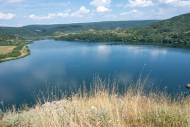 Bulgaristan 'ın Pernik Bölgesi, Pchelina Reservoir yaz manzarası
