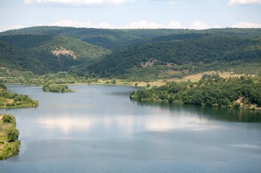 Bulgaristan 'ın Pernik Bölgesi, Pchelina Reservoir yaz manzarası