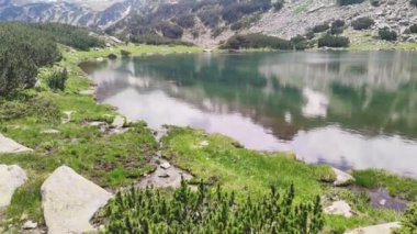 Muhteşem Muratovo Gölü Yaz Manzarası, Pirin Dağı, Bulgaristan