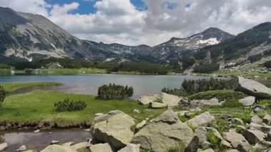 Muhteşem Muratovo Gölü Yaz Manzarası, Pirin Dağı, Bulgaristan