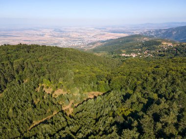 Bulgaristan 'ın Filibe Bölgesi, Otantik ondokuzuncu yüzyıl evleriyle Yavrovo köyünün hava manzarası