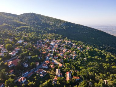 Bulgaristan 'ın Filibe Bölgesi, Otantik ondokuzuncu yüzyıl evleriyle Yavrovo köyünün hava manzarası