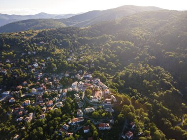 Bulgaristan 'ın Filibe Bölgesi, Otantik ondokuzuncu yüzyıl evleriyle Yavrovo köyünün hava manzarası