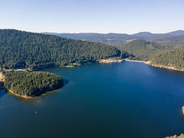 Bulgaristan 'ın Pazardzhik bölgesinin Golyam Beglik Baraj Havalimanı manzarası